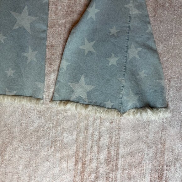 Show Me Your Mumu Star Print Flare Jeans XS | Frayed Hem | NWT - Picture 3 of 4